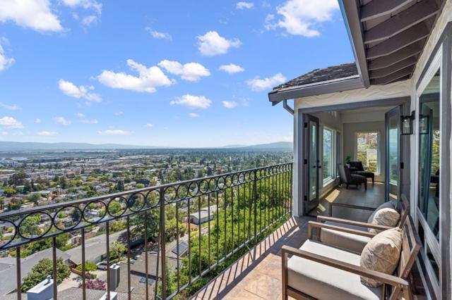 70 ENSENADA Road, San Carlos CA: https://media.crmls.org/mediaz/9b24918d-c6eb-4c21-bcc8-55baeb8a4a28.jpg
