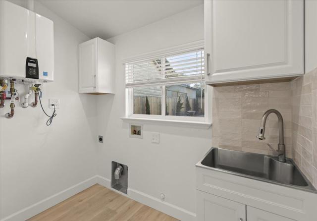 272 Clay Street, Monterey CA: https://media.crmls.org/mediaz/9b249e0d-8392-4c29-8600-6a0c47a17671.jpg