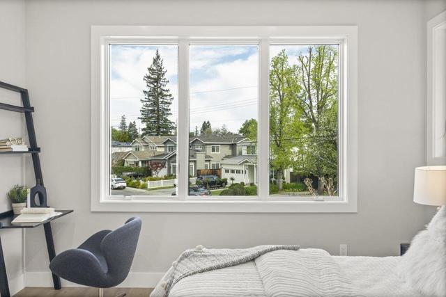 1303 American Way, Menlo Park CA: https://media.crmls.org/mediaz/9b24a5fe-c8c1-48e0-bb94-75cda54df421.jpg