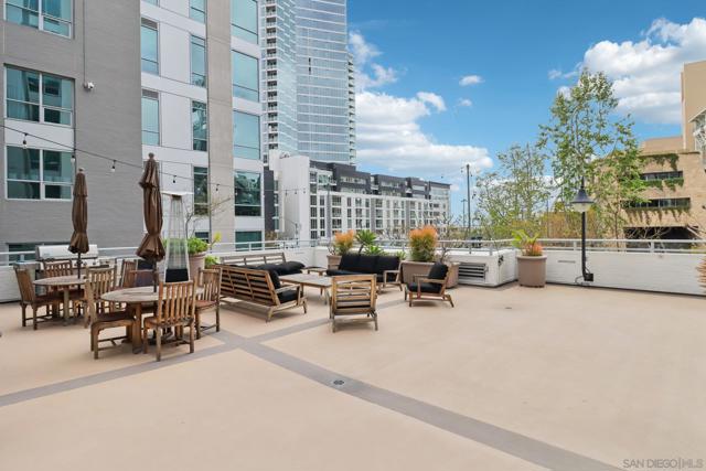 206 Park Blvd, San Diego CA: https://media.crmls.org/mediaz/9b251a86-ca87-4559-a915-c640d60adf93.jpg