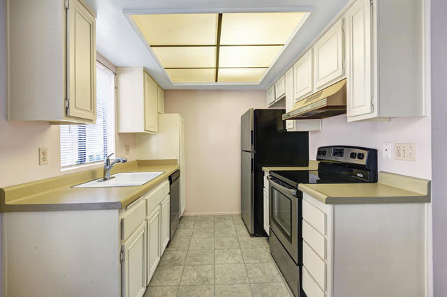 1407 N Sunrise Way #18, Palm Springs, CA 92262