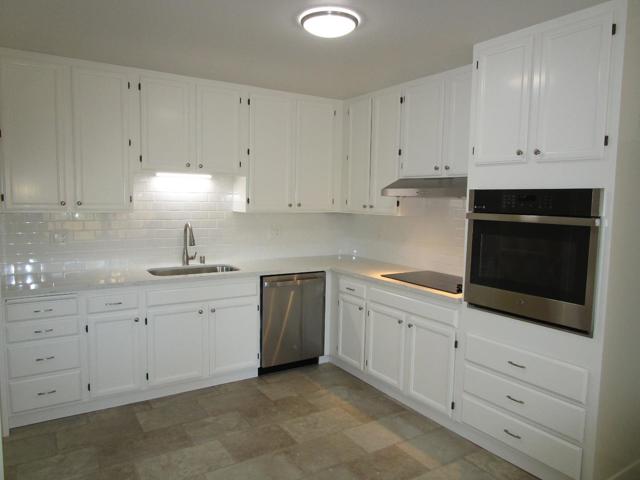 25 Villa Pacheco Court, Hollister CA: https://media.crmls.org/mediaz/9b263e1d-3287-43e9-a6a7-d194fae60703.jpg