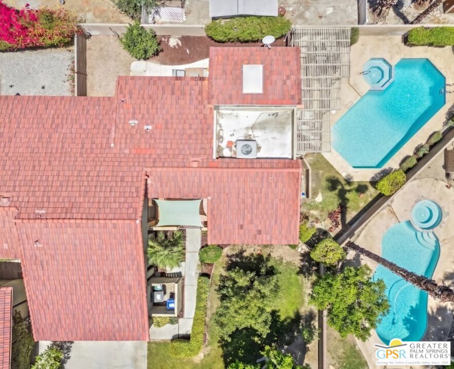 https://media.crmls.org/mediaz/9b2654f7-d1fa-499f-aa08-2c5507d277c7.jpg?preset=X-Large