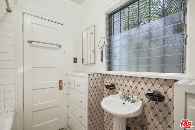 1811 Effie Street, Los Angeles CA: https://media.crmls.org/mediaz/9b268d0d-bdb8-4004-8e6a-8c8a8739632f.jpg