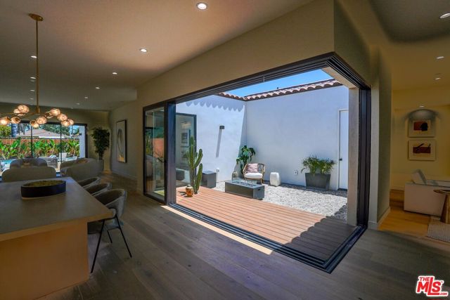 4936 Coolidge Avenue, Culver City CA: https://media.crmls.org/mediaz/9b271350-7f05-437d-a201-72f728bae960.jpg