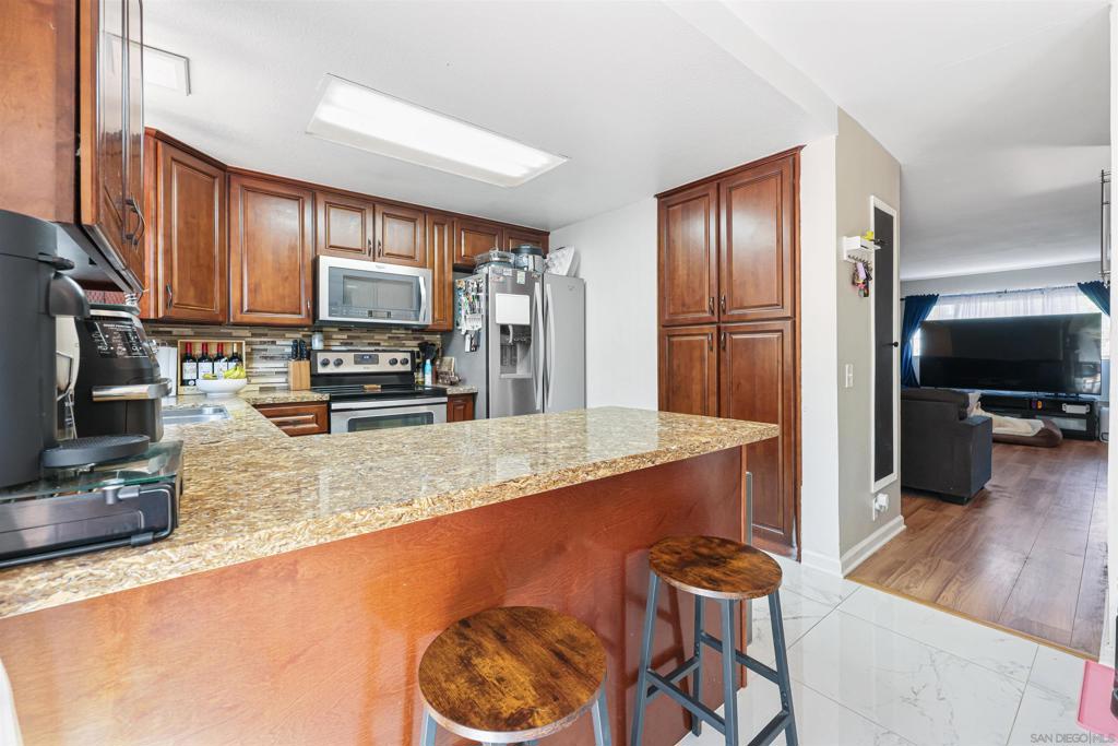 1261 34th St - photo 3