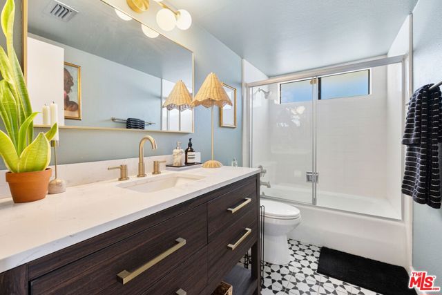 74060 Setting Sun Trail, Palm Desert CA: https://media.crmls.org/mediaz/9b27751d-3a26-4a7d-a01e-b8f5d221e28c.jpg