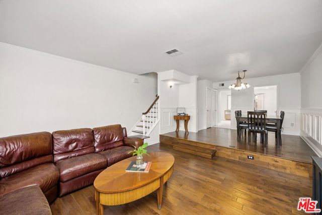 10229 Variel Avenue, Chatsworth CA: https://media.crmls.org/mediaz/9b2777f5-1b56-4675-8b6b-18725a86dd8f.jpg