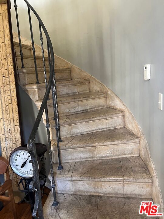 713 North DOHENY Drive photo 4