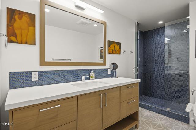 3541 Ocean Drive, Oxnard CA: https://media.crmls.org/mediaz/9b291277-5e63-405e-a313-36cfa85c8526.jpg