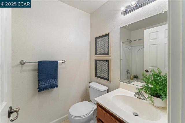 2201 Tsushima St, Hercules CA: https://media.crmls.org/mediaz/9b296085-8c40-4563-bd66-315f5cd8e7b4.jpg