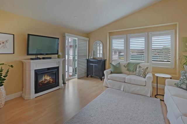 611 Poplar Street, Half Moon Bay CA: https://media.crmls.org/mediaz/9b29cb94-e8ba-4130-a8ed-a1c171174e36.jpg