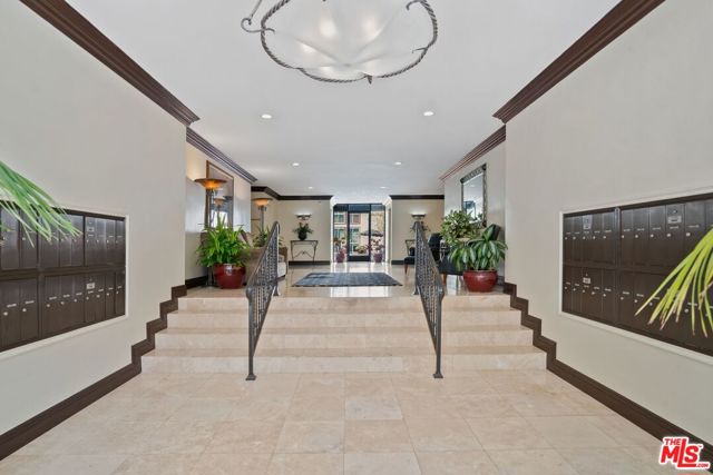 1015 N Kings Road, West Hollywood CA: https://media.crmls.org/mediaz/9b2a2c32-cb04-4e2f-8309-d48d876e69a6.jpg