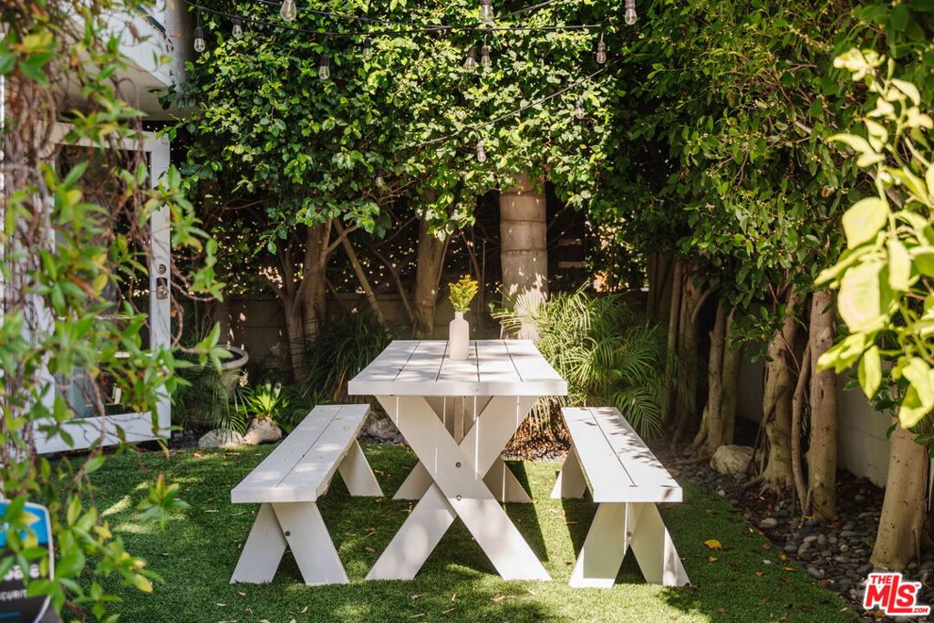 https://media.crmls.org/mediaz/9b2ad97b-2055-4282-900b-037e32d00487.jpg?preset=X-Large