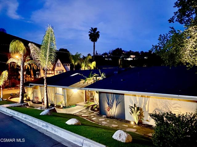 23225 Cass Avenue, Woodland Hills CA: https://media.crmls.org/mediaz/9b2b5712-a550-44e3-bdb8-be43adc4892b.jpg