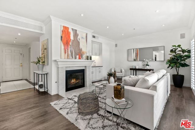 2025 S Beverly Glen Boulevard, Los Angeles CA: https://media.crmls.org/mediaz/9b2b643f-9612-4a01-8924-b5eae37405b4.jpg