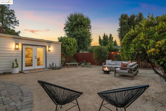 533 Lewis Ave, San Leandro CA: https://media.crmls.org/mediaz/9b2b823e-438b-463d-820d-60fae1fa3e2f.jpg