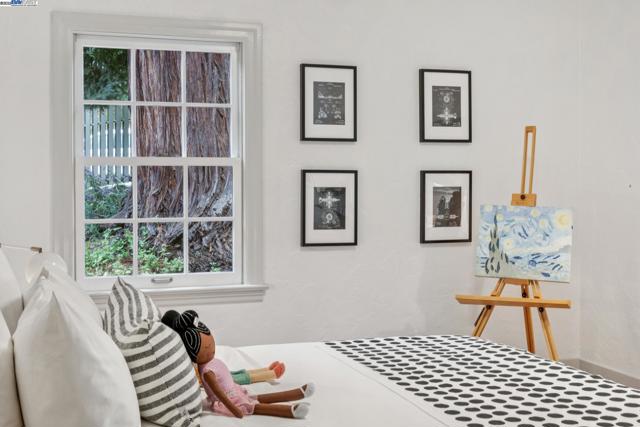 198 BRET HARTE ROAD, Berkeley CA: https://media.crmls.org/mediaz/9b2c290b-6f4f-480d-92ca-6cbf8ac4c0f0.jpg