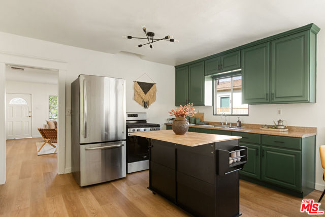4803 Gambier Street, Los Angeles CA: https://media.crmls.org/mediaz/9b2c40cd-42ef-4629-9031-e798ba5d452e.jpg