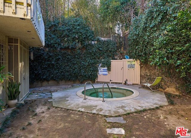 3315 Griffith Park Boulevard, Los Angeles CA: https://media.crmls.org/mediaz/9b2c52ba-c0d7-4908-843e-3f6c7c31ab49.jpg