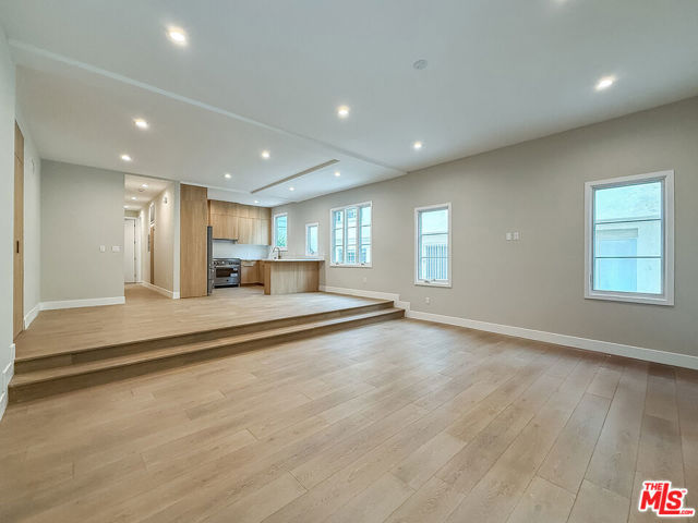 150 N Arnaz Drive, Beverly Hills CA: https://media.crmls.org/mediaz/9b2c95f8-f452-4a3e-916d-209bb8359912.jpg