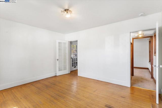 2255 Lincoln Ave., Alameda CA: https://media.crmls.org/mediaz/9b2da348-98af-45fe-abca-4b1aac6f6ef3.jpg