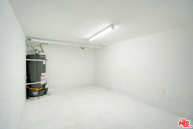 1027 S Lucerne Boulevard, Los Angeles CA: https://media.crmls.org/mediaz/9b2ddb68-6c68-4463-b8ba-b3108b058e71.jpg