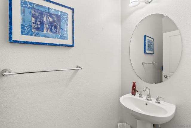 1824 Peach Ct, Chula Vista CA: https://media.crmls.org/mediaz/9b2e0731-d680-458a-b3d6-fd6741cb156f.jpg