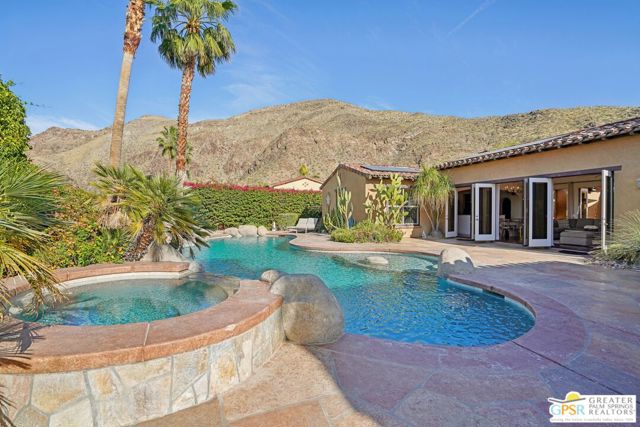 1070 Bella Vista, Palm Springs CA: https://media.crmls.org/mediaz/9b2e1e3e-c736-4de0-9da1-1329cccc0ff1.jpg