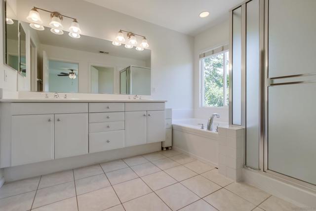 11532 Creekstone Lane, San Diego CA: https://media.crmls.org/mediaz/9b2e7c86-44f2-4cec-b3eb-5013680b7efb.jpg