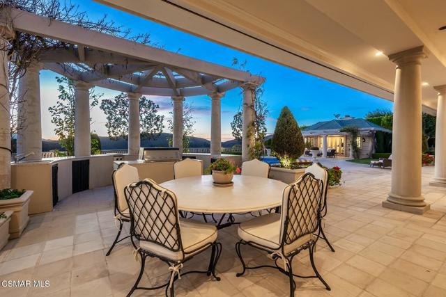 996 Vista Ridge Lane, Westlake Village CA: https://media.crmls.org/mediaz/9b2ee722-2680-4d9a-8b50-94d688ee7ab4.jpg