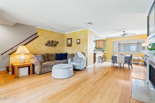 2113 Euclid Avenue, Camarillo CA: https://media.crmls.org/mediaz/9b2f00a6-4065-4b75-a6e1-02ee1ed5aa3c.jpg