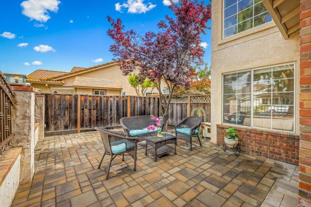 360 Via Largo, Morgan Hill CA: https://media.crmls.org/mediaz/9b2f2e0d-a2f8-47e6-8814-529d8bd1f6fa.jpg