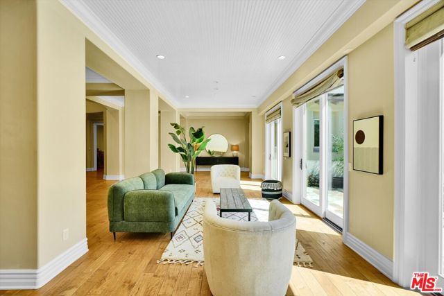 29734 Mulholland Highway, Agoura Hills CA: https://media.crmls.org/mediaz/9b2f48b8-d88f-4179-9357-bb415381d70f.jpg