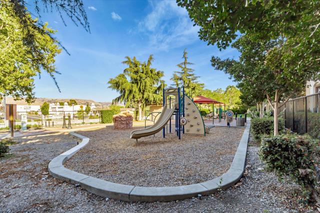1142 Mente Linda Loop, Milpitas CA: https://media.crmls.org/mediaz/9b2f6374-c6f1-4337-96cd-e2e5384471b2.jpg