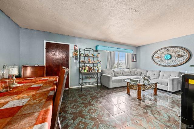 124 E View St, Fallbrook CA: https://media.crmls.org/mediaz/9b2fc4f6-4933-4e83-bf20-fff43cd4d88a.jpg