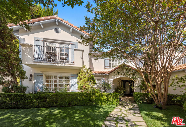10900 Terryview Drive, Studio City CA: https://media.crmls.org/mediaz/9b30df36-2fc7-4ece-bc0c-4e09cc759c85.jpg