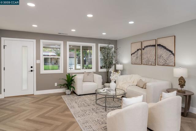 1961 Ardith Dr, Pleasant Hill CA: https://media.crmls.org/mediaz/9b3100b6-fdbd-4997-8f62-04a2daeef803.jpg