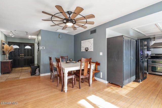 1076 Calle Contento, Thousand Oaks CA: https://media.crmls.org/mediaz/9b311c25-88d8-4cd0-96cf-aaecb863f12d.jpg