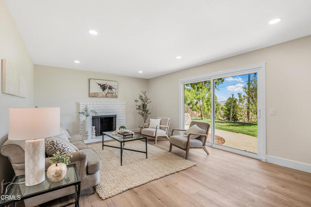 308 Calle Converse, Camarillo CA: https://media.crmls.org/mediaz/9b319441-5d59-4e77-8a51-e1d6c1398110.jpg