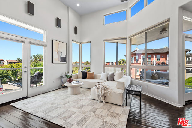 13044 Pacific, Playa Vista CA: https://media.crmls.org/mediaz/9b319bbc-496f-4a4b-8b47-dc14783398e0.jpg