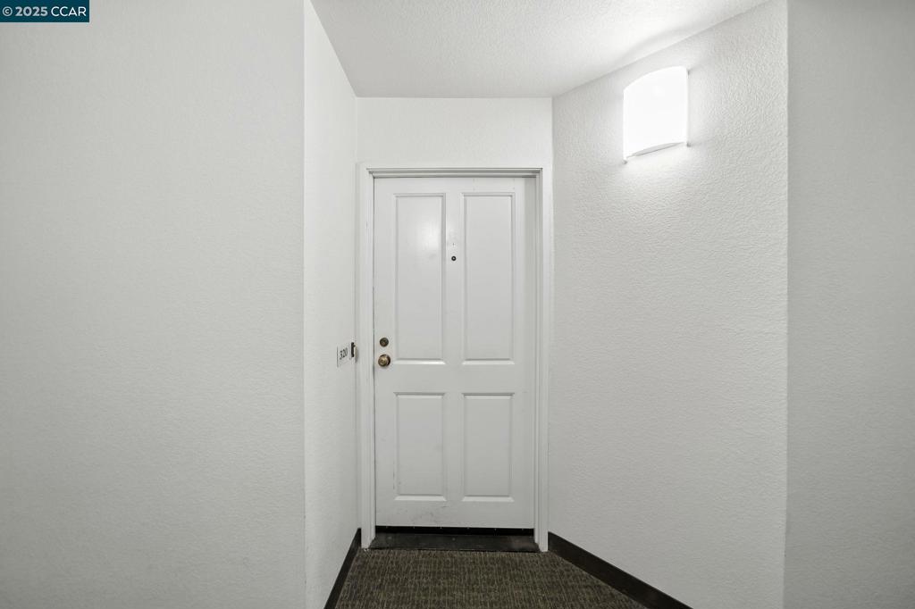 https://media.crmls.org/mediaz/9b31aef9-aa87-4eb6-9566-f6f6a2fda133.jpg?preset=X-Large