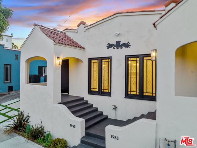 7957 Fountain Avenue, West Hollywood CA: https://media.crmls.org/mediaz/9b31c4ff-e17d-40ce-a170-bfcfcc5b832e.jpg