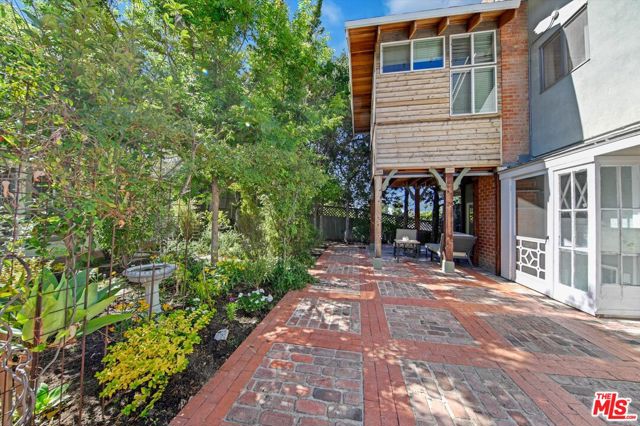 4947 Serrania Avenue photo 4