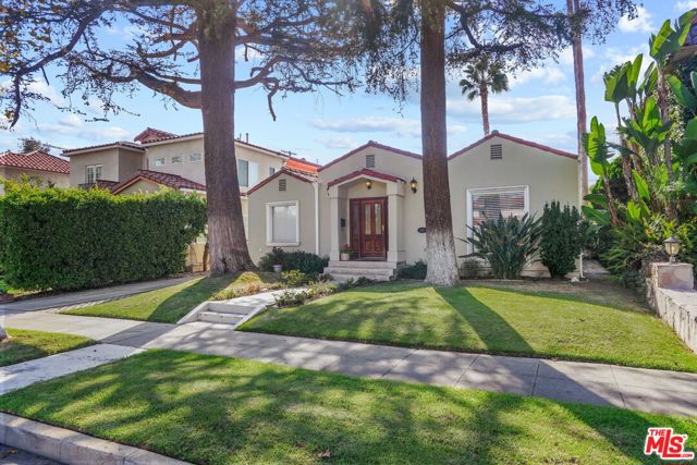 141 S La Peer Drive Beverly Hills, California Great opportunity in the heart of Beverly Hills Flats! This 3 bedroom, 3 bathroom home has a large living room with fireplace, and formal dining room. The kitchen has a breakfast area and access to a beautiful, private backyard with fruit trees. There's plenty of parking as you have a 2-car garage and driveway. Close to shopping and restaurants.