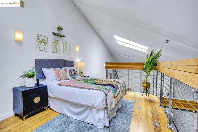 1695 15Th St, Oakland CA: https://media.crmls.org/mediaz/9b32499e-7ffd-4bde-95d5-5926bea8fc0b.jpg