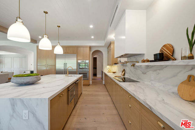 5036 Woodley Avenue, Encino CA: https://media.crmls.org/mediaz/9b326b09-21ba-4374-a412-5af79c1ee13b.jpg