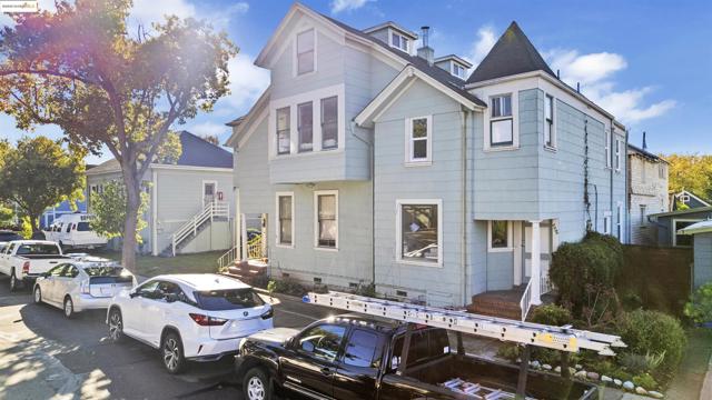 897 Oak Street, Alameda CA: https://media.crmls.org/mediaz/9b32702c-b73b-4e71-94ec-27fef098e0b1.jpg