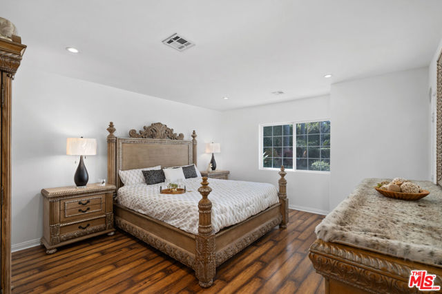 5159 Sophia Avenue, Encino CA: https://media.crmls.org/mediaz/9b3283d2-19cd-4099-a996-6854bf9796eb.jpg