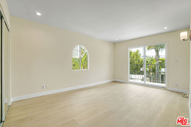 209 N Doheny Drive, Beverly Hills CA: https://media.crmls.org/mediaz/9b32a0a2-7ea4-4774-90df-3e6fe1cd0041.jpg